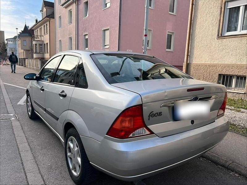 Gebraucht Ford Focus 100 PS (73 kW) 1999 Grau Limousine