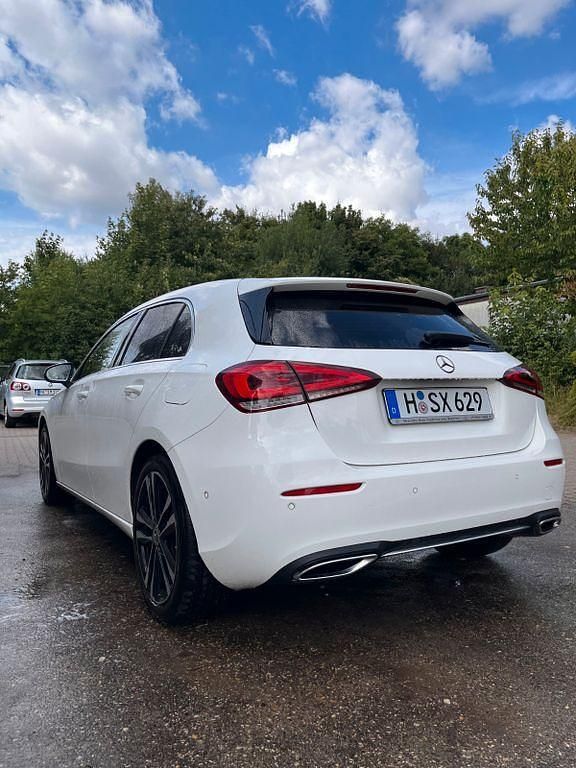 Weiß Gebraucht 2019 Mercedes A180 Limousine | 21.600 € (Fairer Preis) - Bild 1/4
