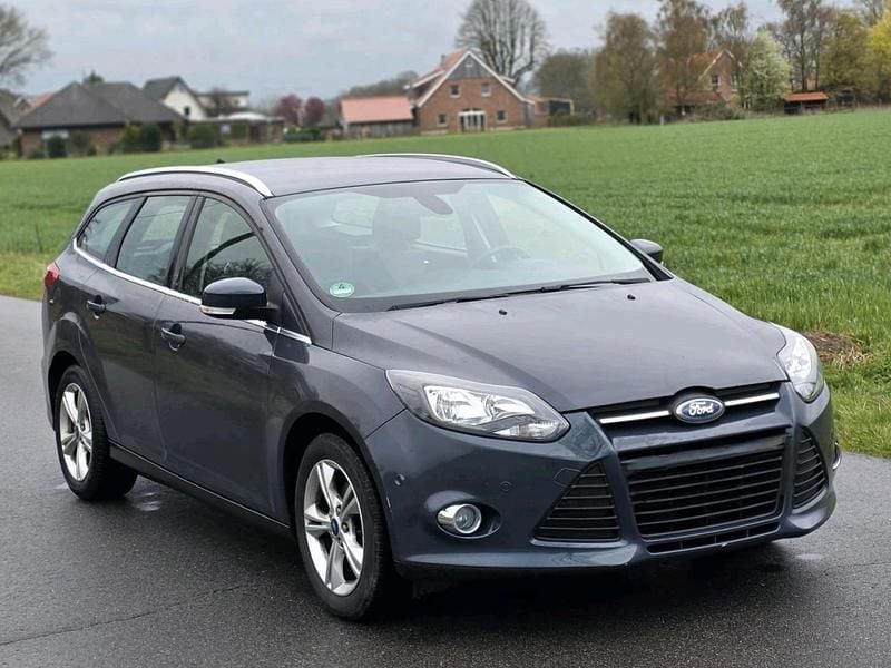 Gebraucht Ford Focus 105 PS (77 kW) 2012 Grau Kombi