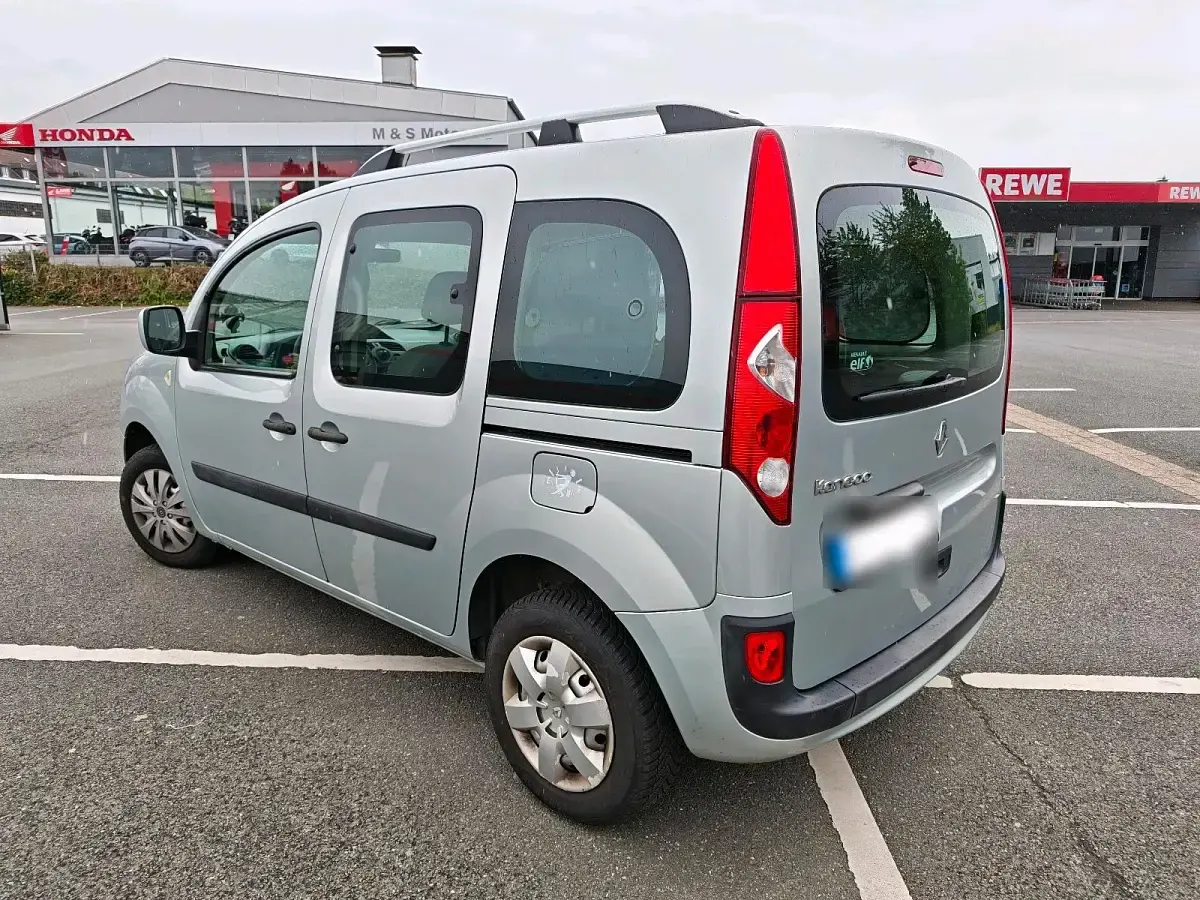 Gebraucht Renault Kangoo 106 PS (77 kW) 2011 Silber Van / Kleinbus