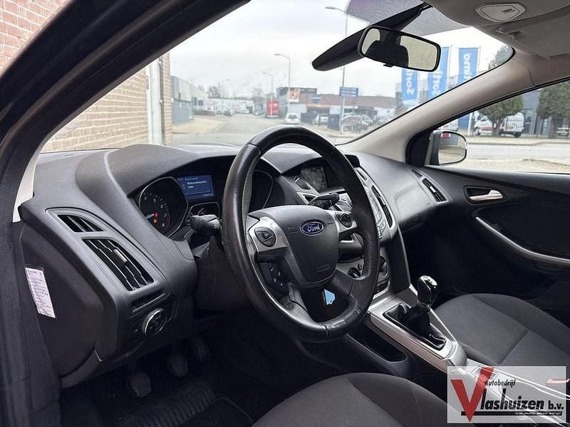 Gebraucht Ford Focus 101 PS (74 kW) 2014 Grau Kombi