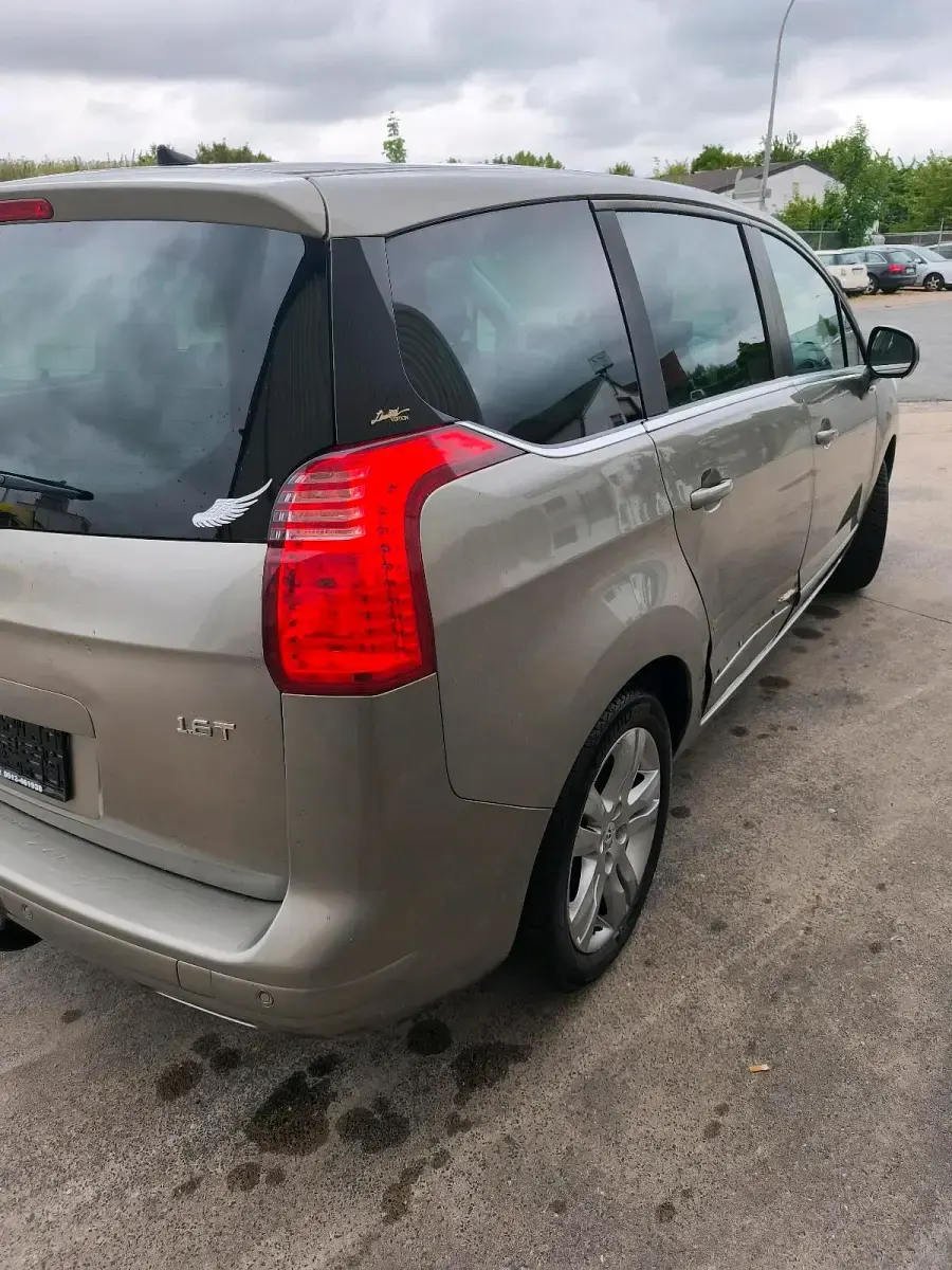 Gebraucht Peugeot 5008 156 PS (114 kW) 2010 Grau Van / Kleinbus