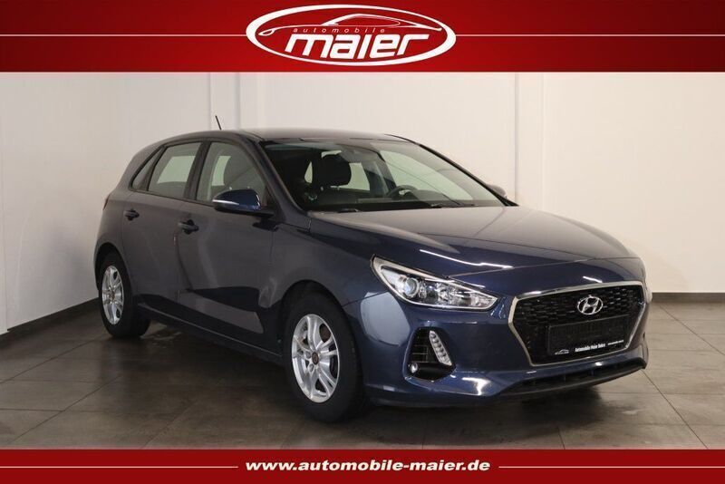 Blau Gebraucht 2017 Hyundai i30 Select Limousine | 8.900 € (Guter Preis) - Bild 1/4
