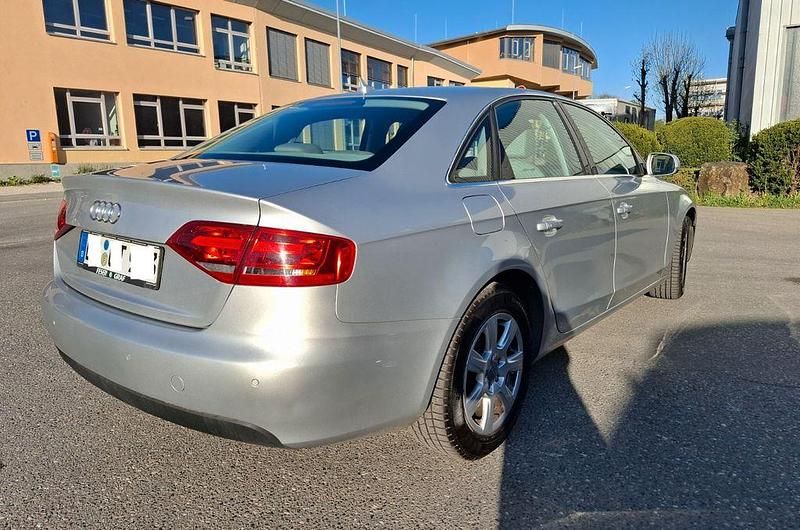 Usata Audi A4 Attraction 120 CV (88 kW) 2011 Argento Berlina