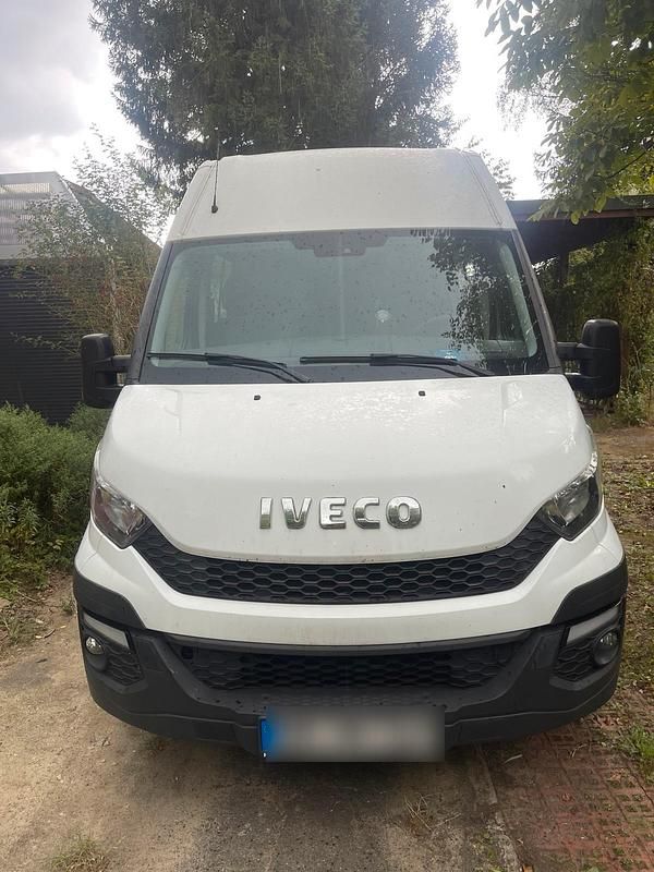 Weiß Gebraucht 2016 Iveco Daily Limousine | 12.490 € - Bild 1/4