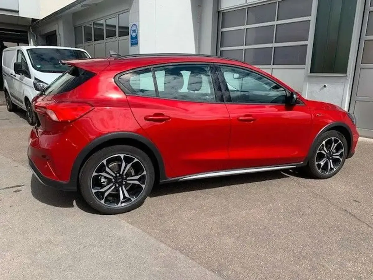 Gebraucht Ford Focus Active 150 PS (110 kW) 2022 Fantasticrot Limousine