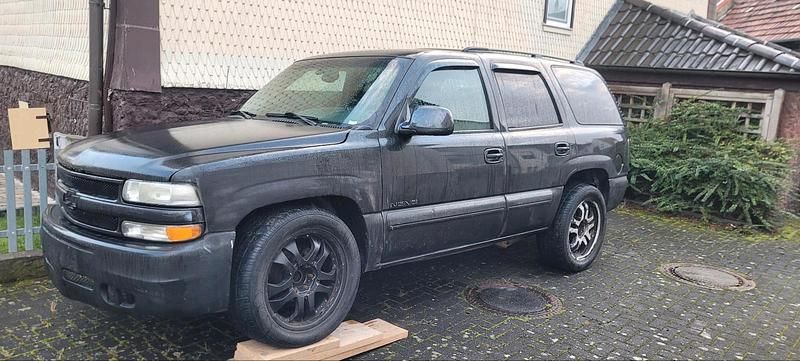 Schwarz Gebraucht 2003 Chevrolet Tahoe SUV | 5.497 € - Bild 1/3