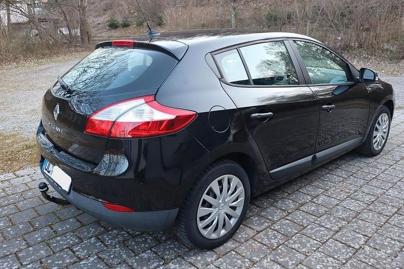Gebraucht Renault Mégane III 101 PS (74 kW) 2011 Schwarz Limousine
