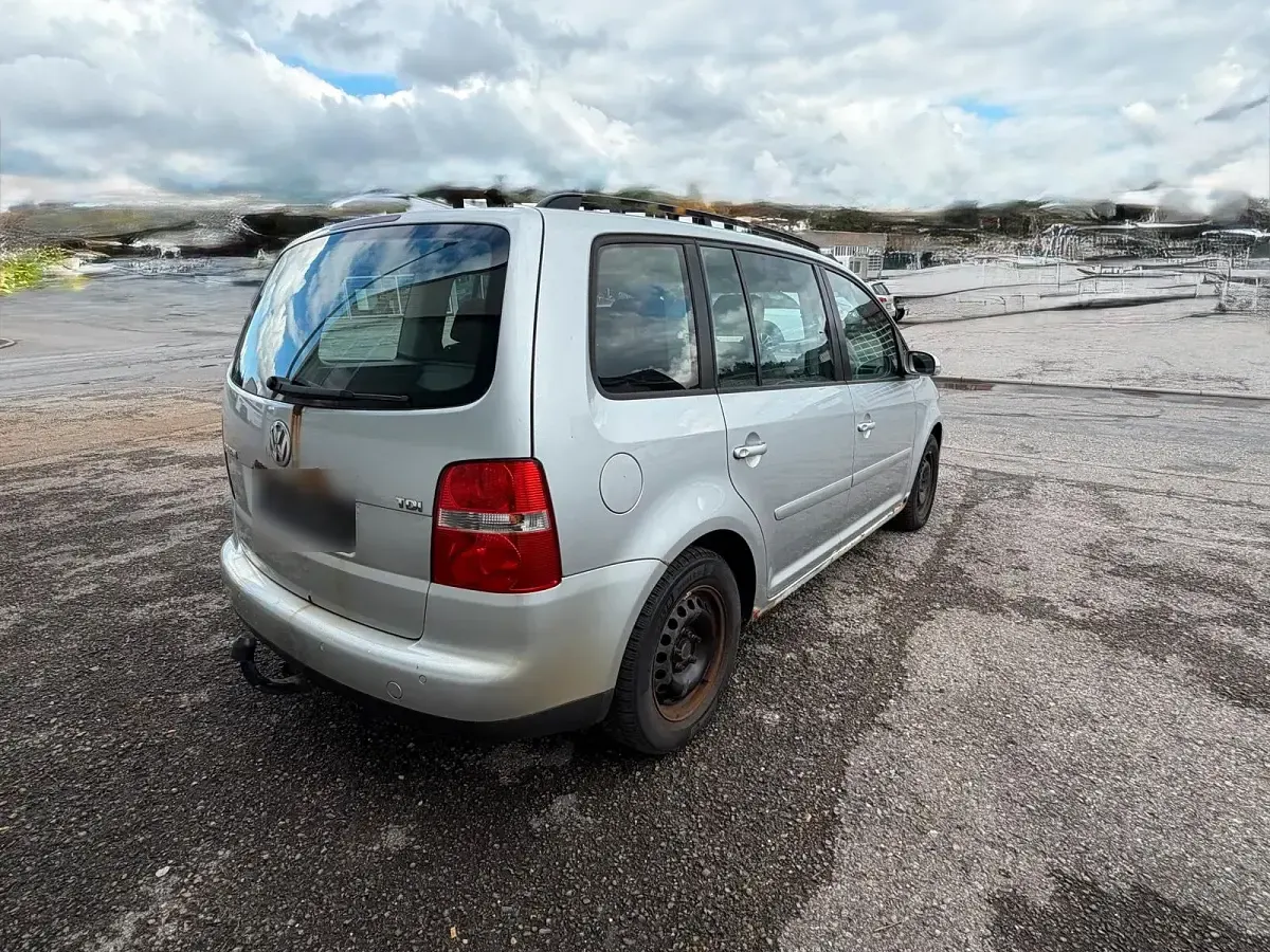 Usata VW Touran 105 CV (77 kW) 2004 Argento Monovolume