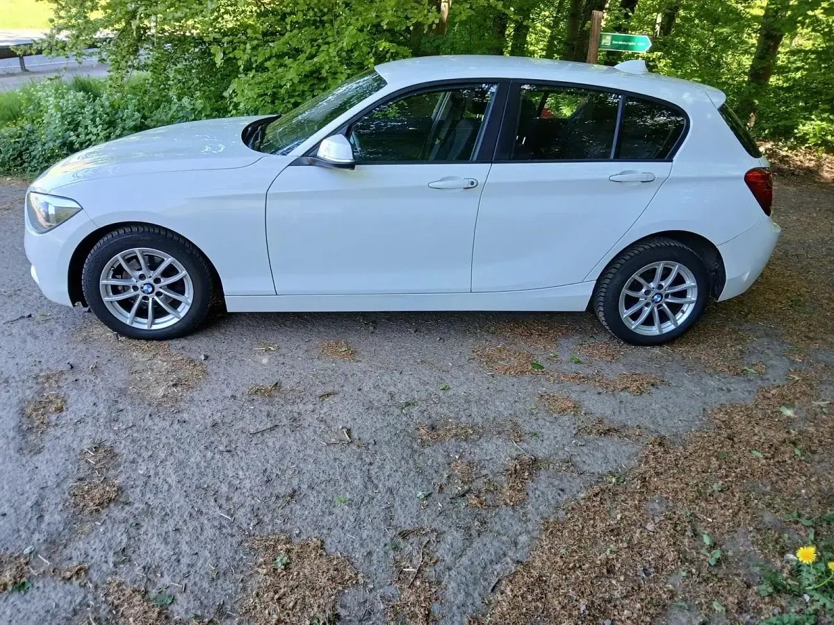 Gebraucht BMW 114 102 PS (75 kW) 2014 Weiß Kleinwagen