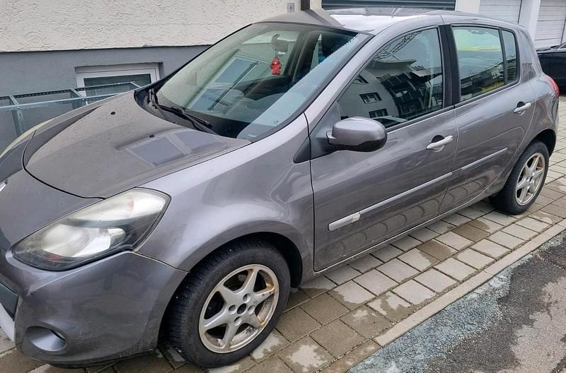 Gebraucht Renault Clio GrandTour 103 PS (75 kW) 2012 Grau Kombi