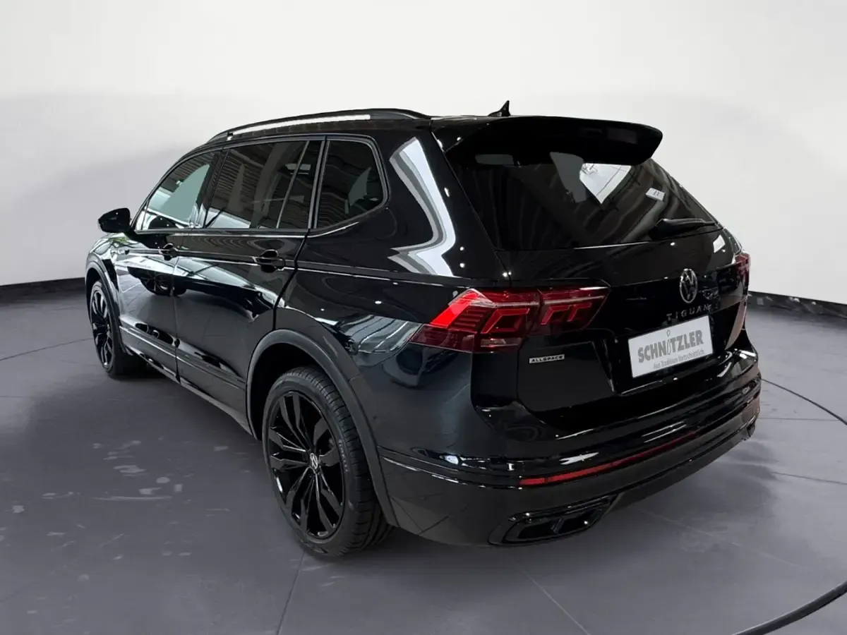 Gebraucht VW Tiguan Allspace R-line 200 PS (147 kW) 2022 Deep black perleffekt SUV