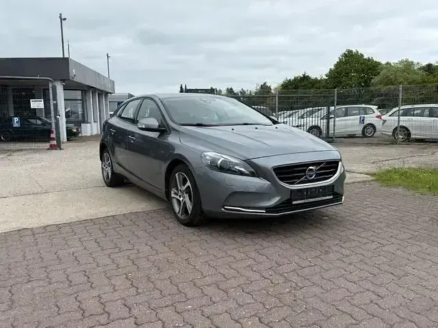 Gebraucht Volvo V40 You! 114 PS (83 kW) 2015 Grau Limousine