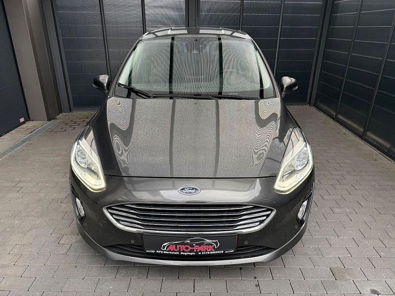 Gebraucht Ford Fiesta Titanium 101 PS (74 kW) 2018 Grau Limousine