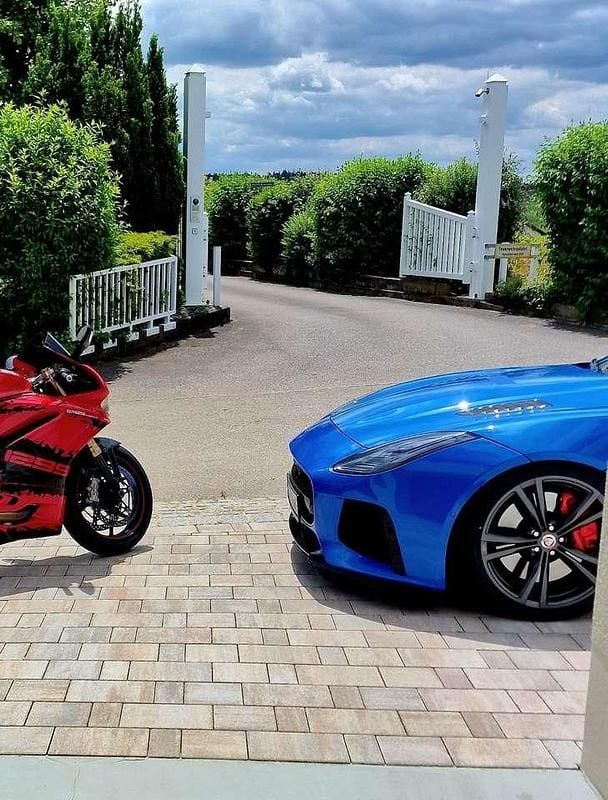 Gebraucht Jaguar F-Type SVR 575 PS (422 kW) 2018 Blau Coupé