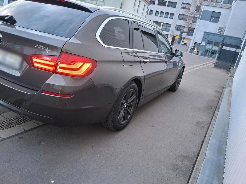 Gebraucht BMW 520 185 PS (136 kW) 2012 Braun Kombi