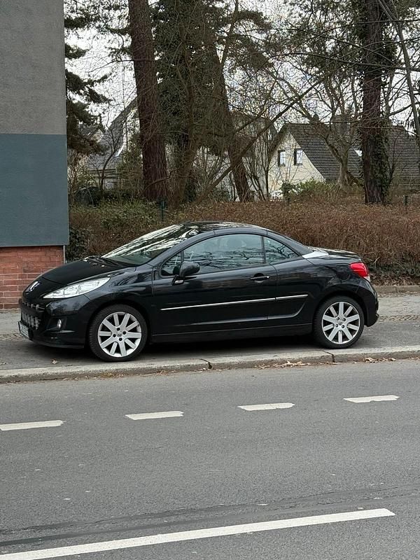 Gebraucht Peugeot 207 CC 120 PS (88 kW) 2011 Schwarz Cabrio