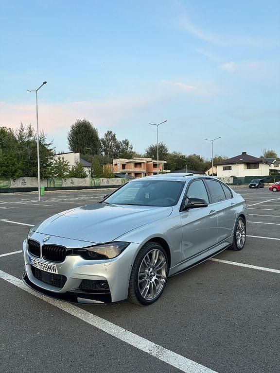 Silber Gebraucht 2012 BMW 320 Sport Line Limousine | 20.790 € - Bild 1/4