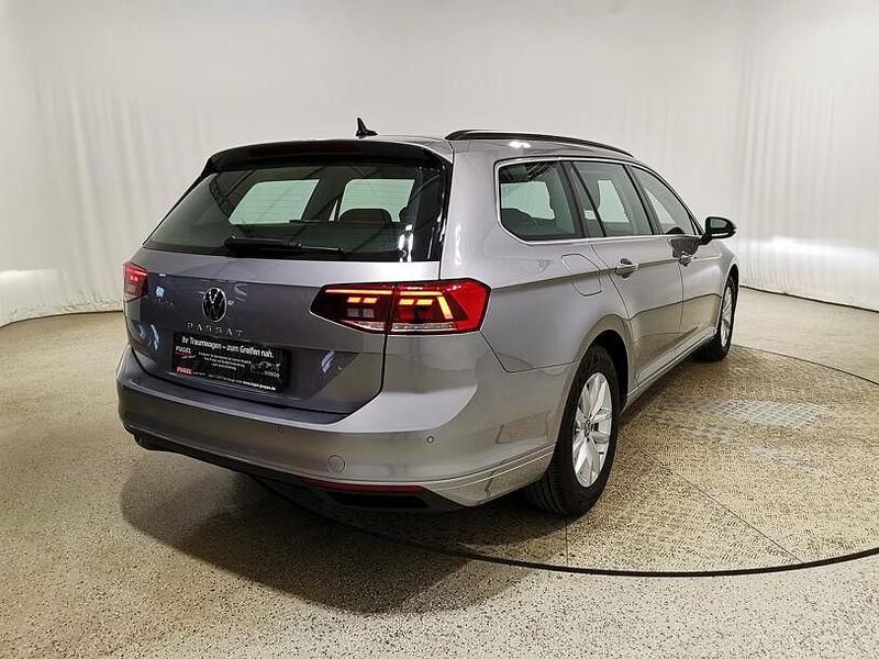 Gebraucht VW Passat Business 150 PS (110 kW) 2023 Pyritsilber metallic Kombi