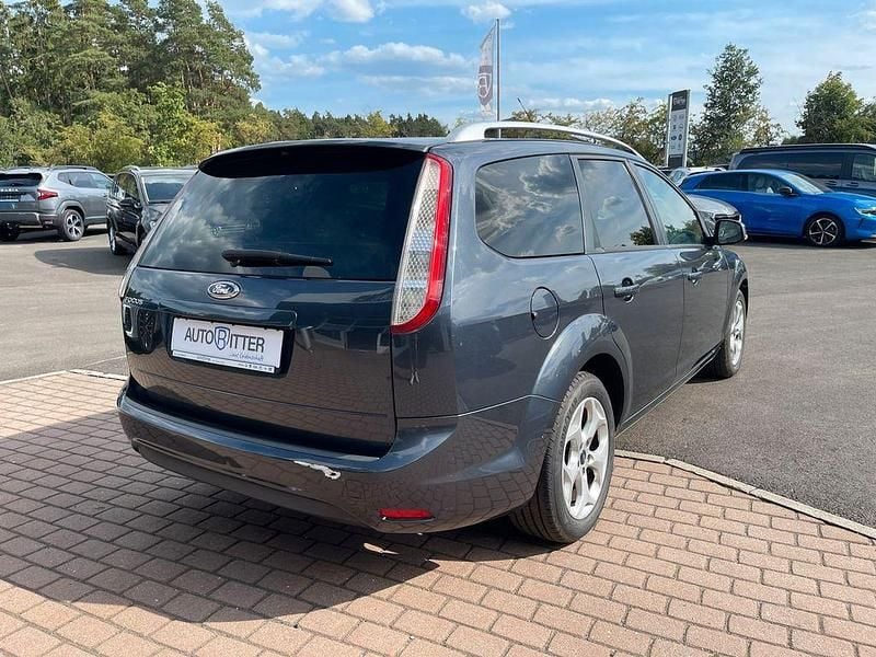 Gebraucht Ford Focus 101 PS (74 kW) 2011 Grau Kombi