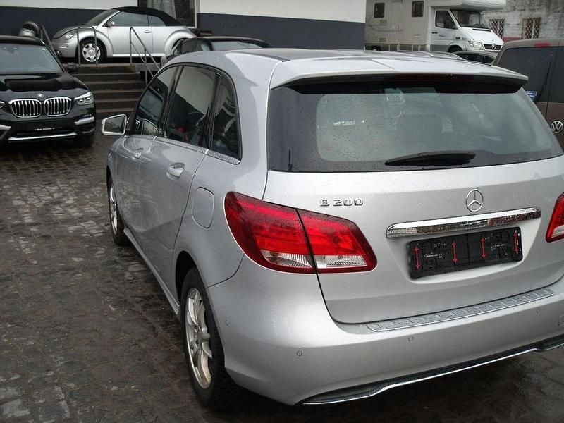 Gebraucht Mercedes B200 156 PS (114 kW) 2016 Silber Van / Kleinbus