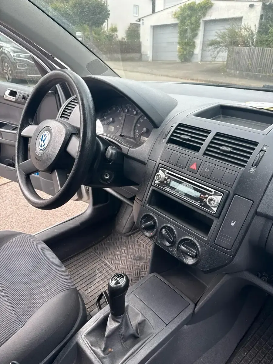 Gebraucht VW Polo Basis 64 PS (47 kW) 2002 Silber Kleinwagen