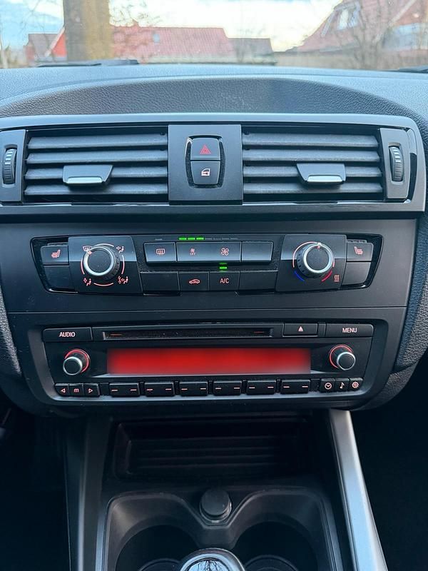 Gebraucht BMW 116 136 PS (100 kW) 2012 Schwarz Kleinwagen