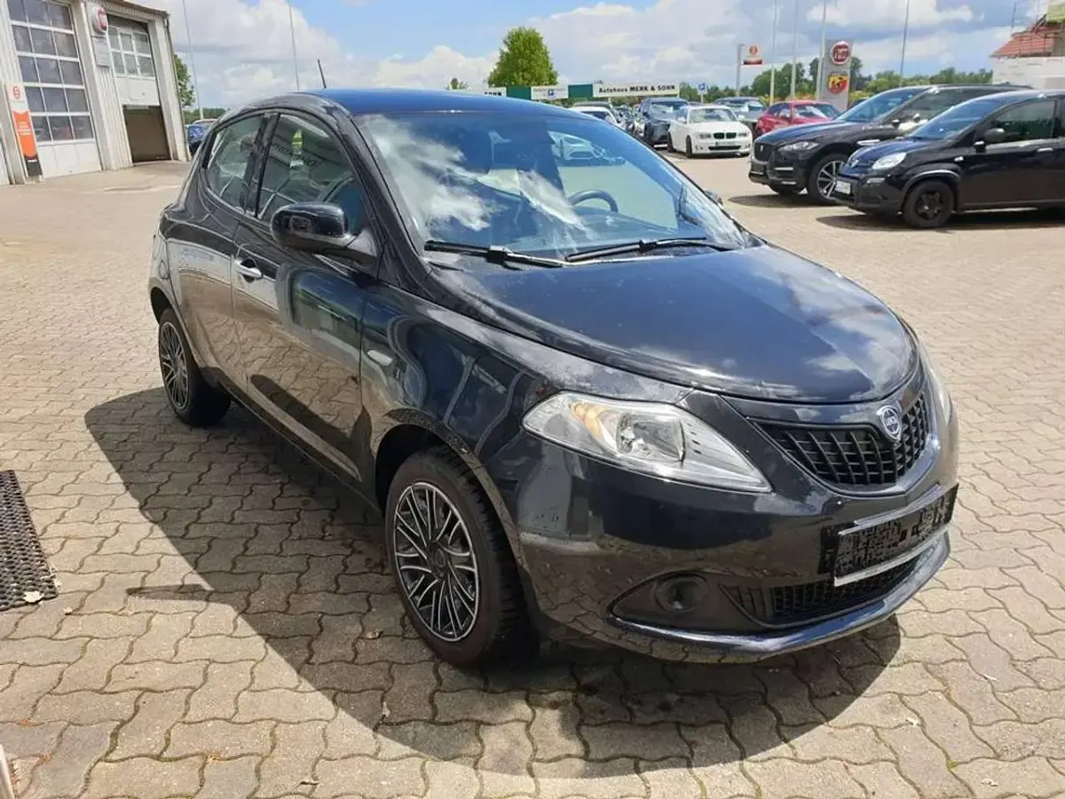 Gebraucht Lancia Ypsilon Silver 69 PS (50 kW) 2023 Nero carbonio Kleinwagen