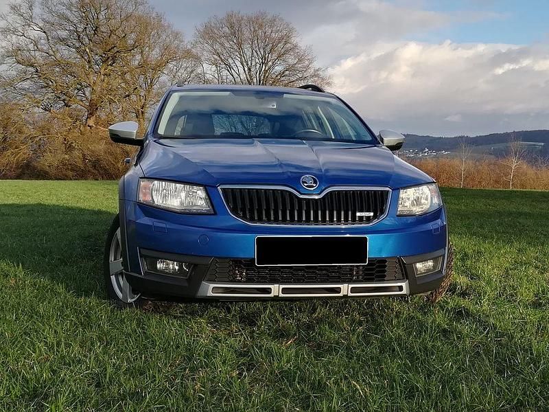 Blau Gebraucht 2015 Skoda Octavia Limousine | 8.590 € (Guter Preis) - Bild 1/4