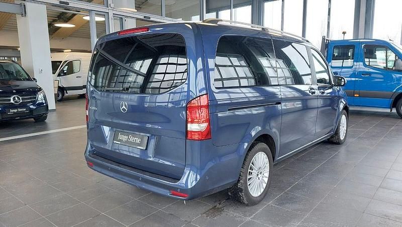 Gebraucht Mercedes V220 163 PS (119 kW) 2024 Sodalithblau met. Van / Kleinbus