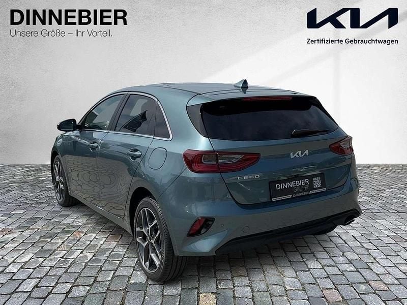 Neu Kia Ceed 140 PS (102 kW) 2026 Yucca stahlgrau metallic Kleinwagen