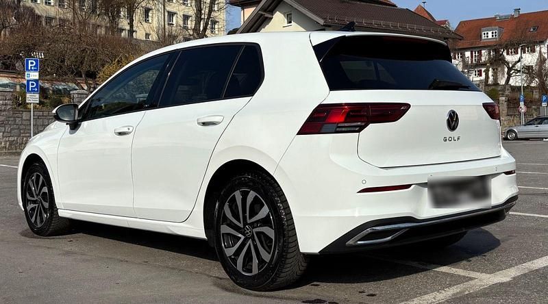 Gebraucht VW Golf VII Active 150 PS (110 kW) 2021 Weiß Kleinwagen