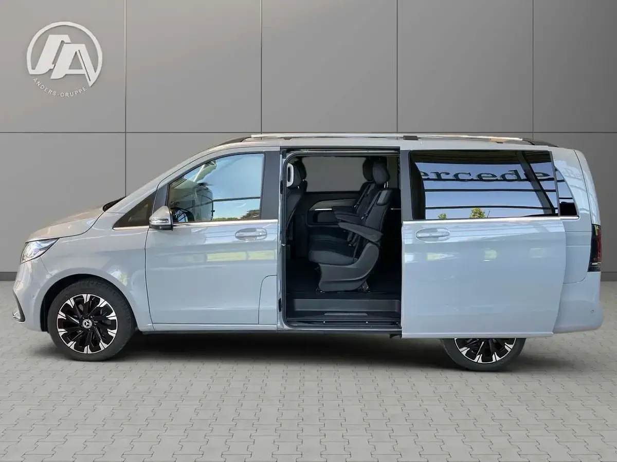 Gebraucht Mercedes V250 Avantgarde 190 PS (139 kW) 2025 Alpingrau Van / Kleinbus