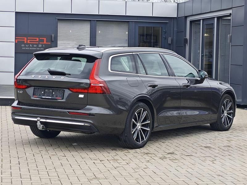 Gebraucht Volvo V60 398 PS (292 kW) 2023 Platinum grey / metallic Kombi