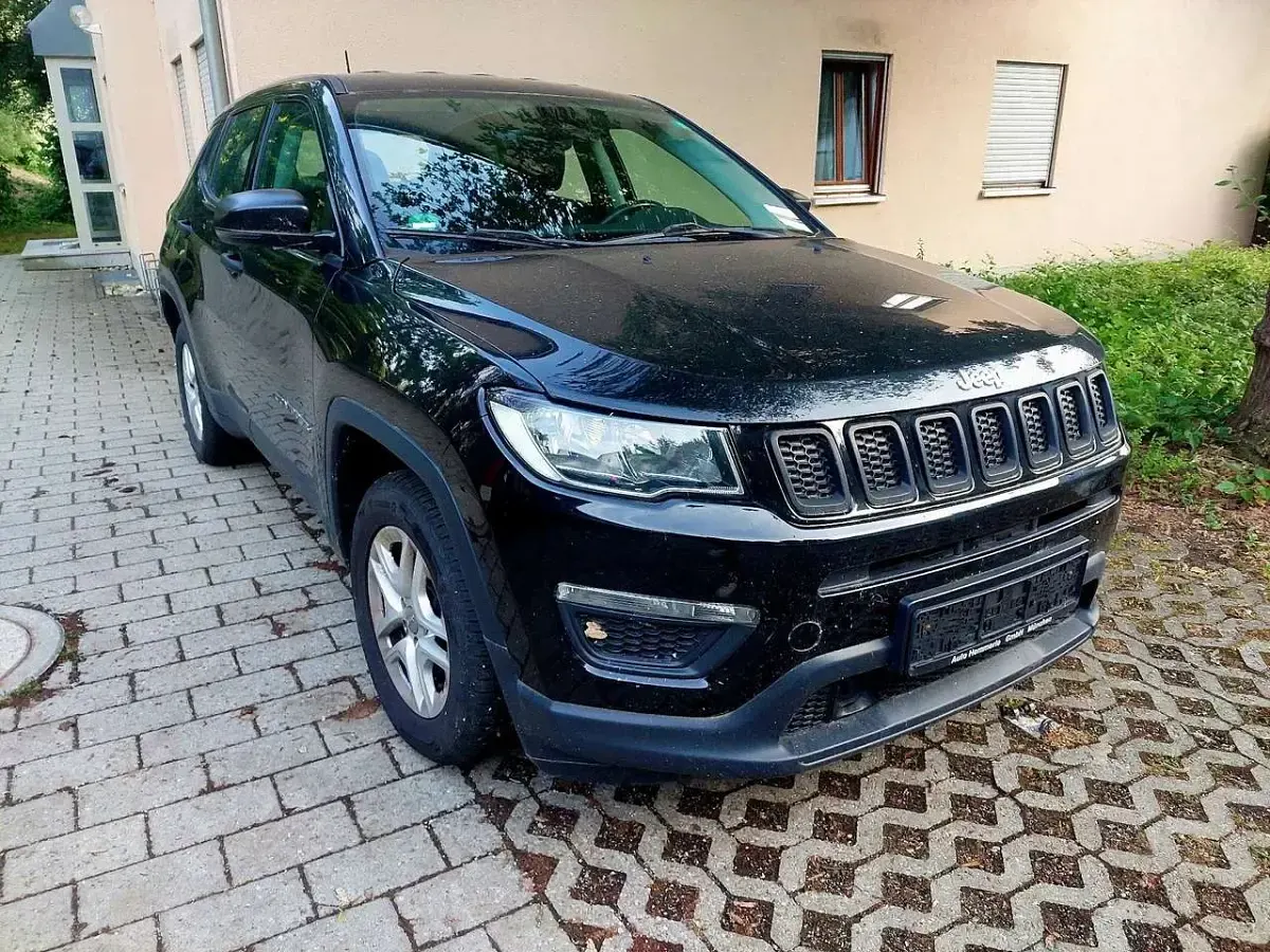 Gebraucht Jeep Compass Sport 140 PS (102 kW) 2018 Schwarz SUV