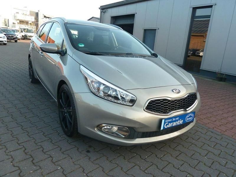 Gebraucht Kia Ceed Sportswagon 135 PS (99 kW) 2014 Silber Kombi