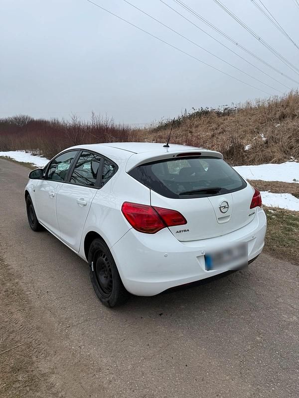 Gebraucht Opel Astra 87 PS (63 kW) 2011 Weiß Limousine