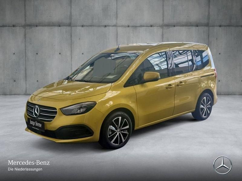 Gebraucht Mercedes T180 Progressive 116 PS (85 kW) 2025 Gelb Van / Kleinbus