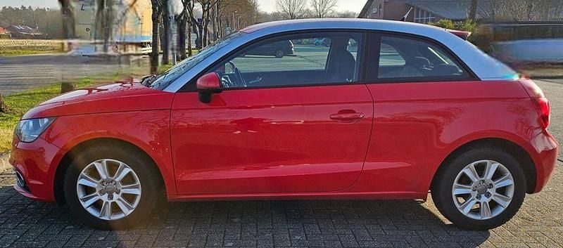 Gebraucht Audi A1 Ambition 122 PS (89 kW) 2012 Rot Kleinwagen