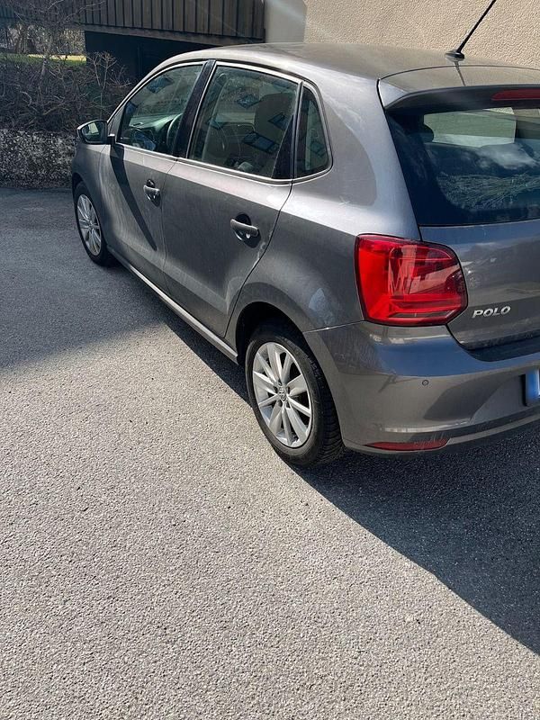 Gebraucht VW Polo 75 PS (55 kW) 2015 Grau Kleinwagen