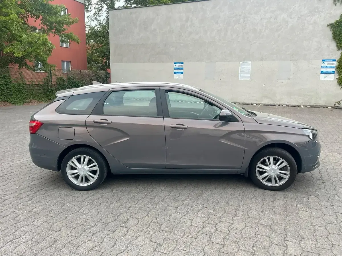 Second-hand Lada Vesta 106 CP (77 kW) 2020 Gri Break