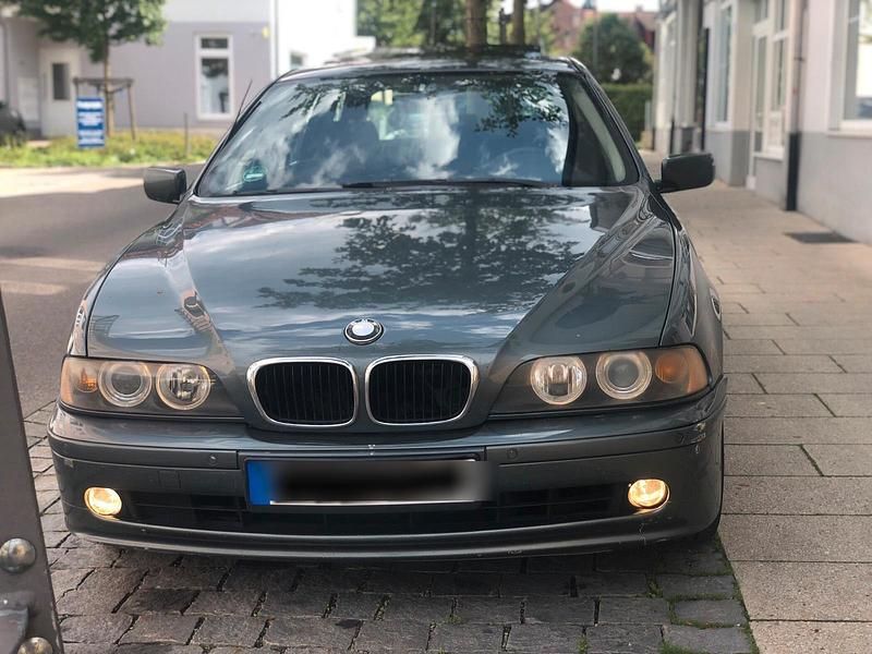 Grau Gebraucht 2002 BMW 525 Kombi | 2.200 € (Fairer Preis) - Bild 1/4