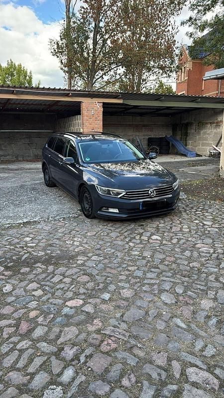 Grau Gebraucht 2017 VW Passat Kombi | 10.000 € (Superpreis) - Bild 1/4