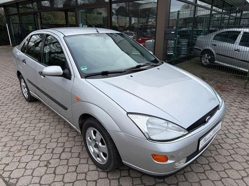 Gebraucht Ford Focus Ghia 116 PS (85 kW) 1999 Silber Limousine