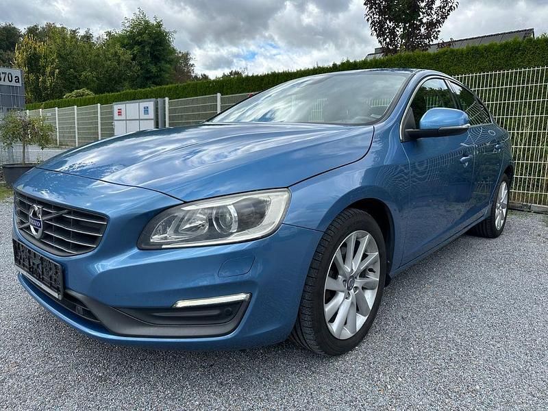 Blau Gebraucht 2014 Volvo S60 Momentum Limousine | 11.999 € - Bild 1/4