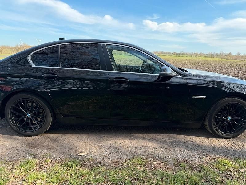 Second-hand BMW 520 190 CP (139 kW) 2015 Negru Berlinǎ