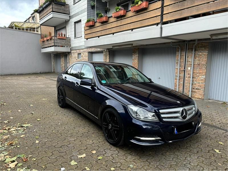Gebraucht Mercedes C350 265 PS (194 kW) 2012 Blau Limousine