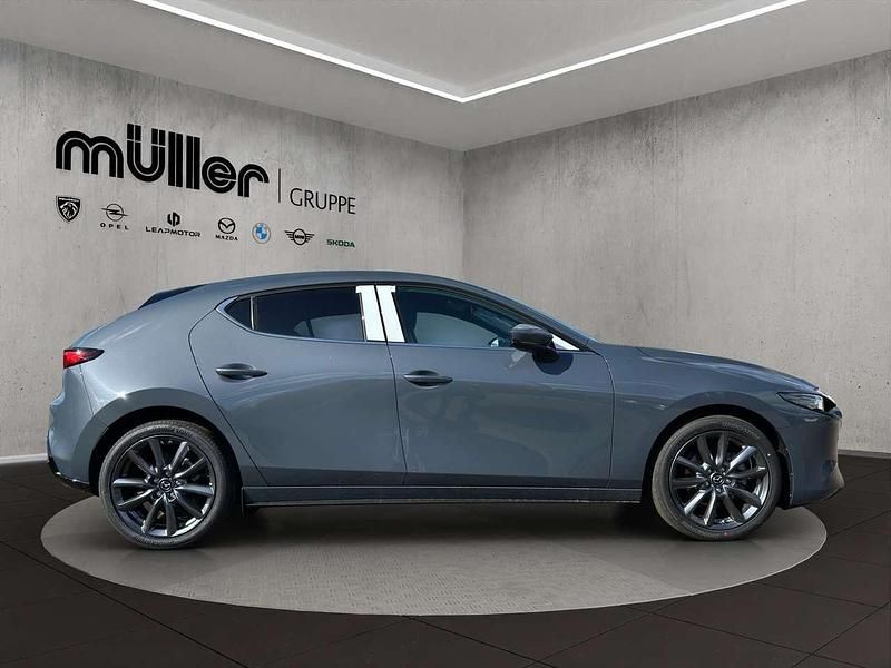 Neu Mazda 3 Exclusive 140 PS (102 kW) 2026 Grau Limousine