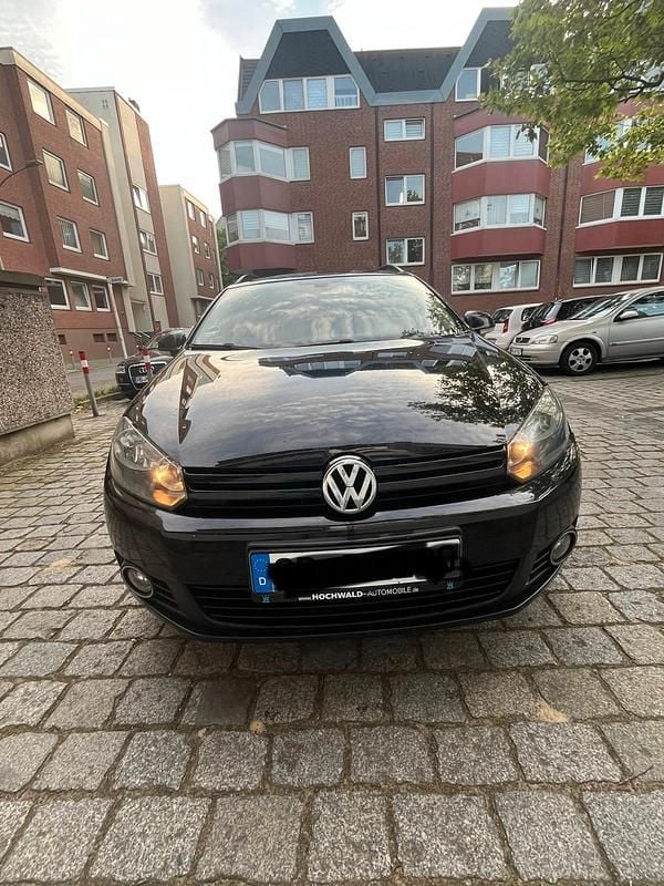 Gebraucht VW Golf VI 105 PS (77 kW) 2011 Schwarz Kleinwagen