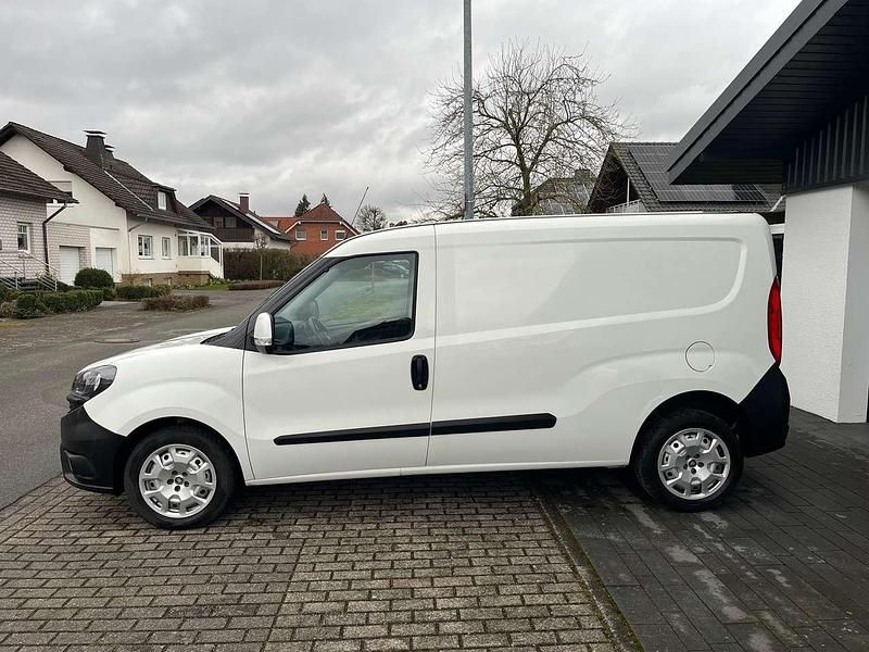 Gebraucht Fiat Doblò 120 PS (88 kW) 2018 Weiß Van / Kleinbus